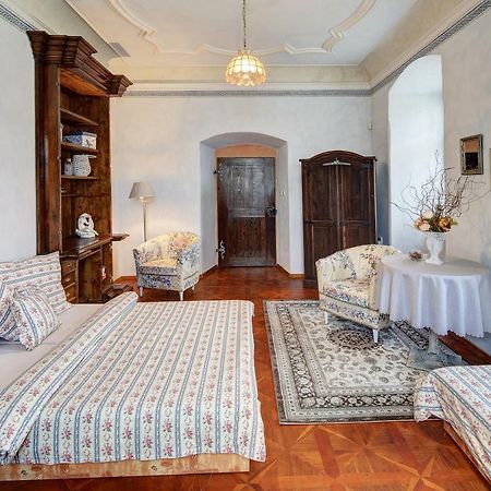 Отель Dum Zameckych Kaplanu Valec Экстерьер фото