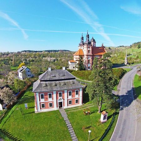 Отель Dum Zameckych Kaplanu Valec Экстерьер фото