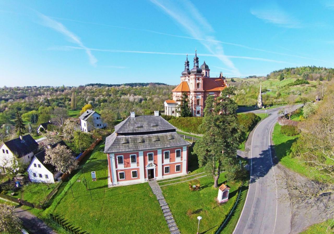 Отель Dum Zameckych Kaplanu Valec Экстерьер фото